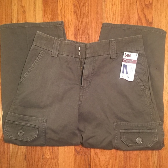 Lee | Olive Green Mid rise/length Capris; Size 8M - Picture 2 of 8